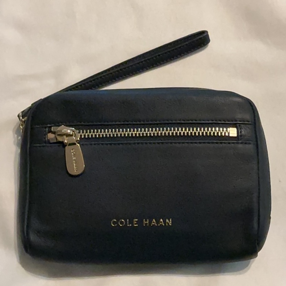 NWT Cole Haan Black Leather Wristlet with Navy Dust Bag - Picture 2 of 8
